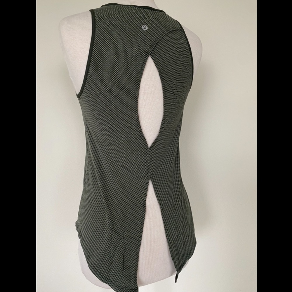 Lululemon tank top.